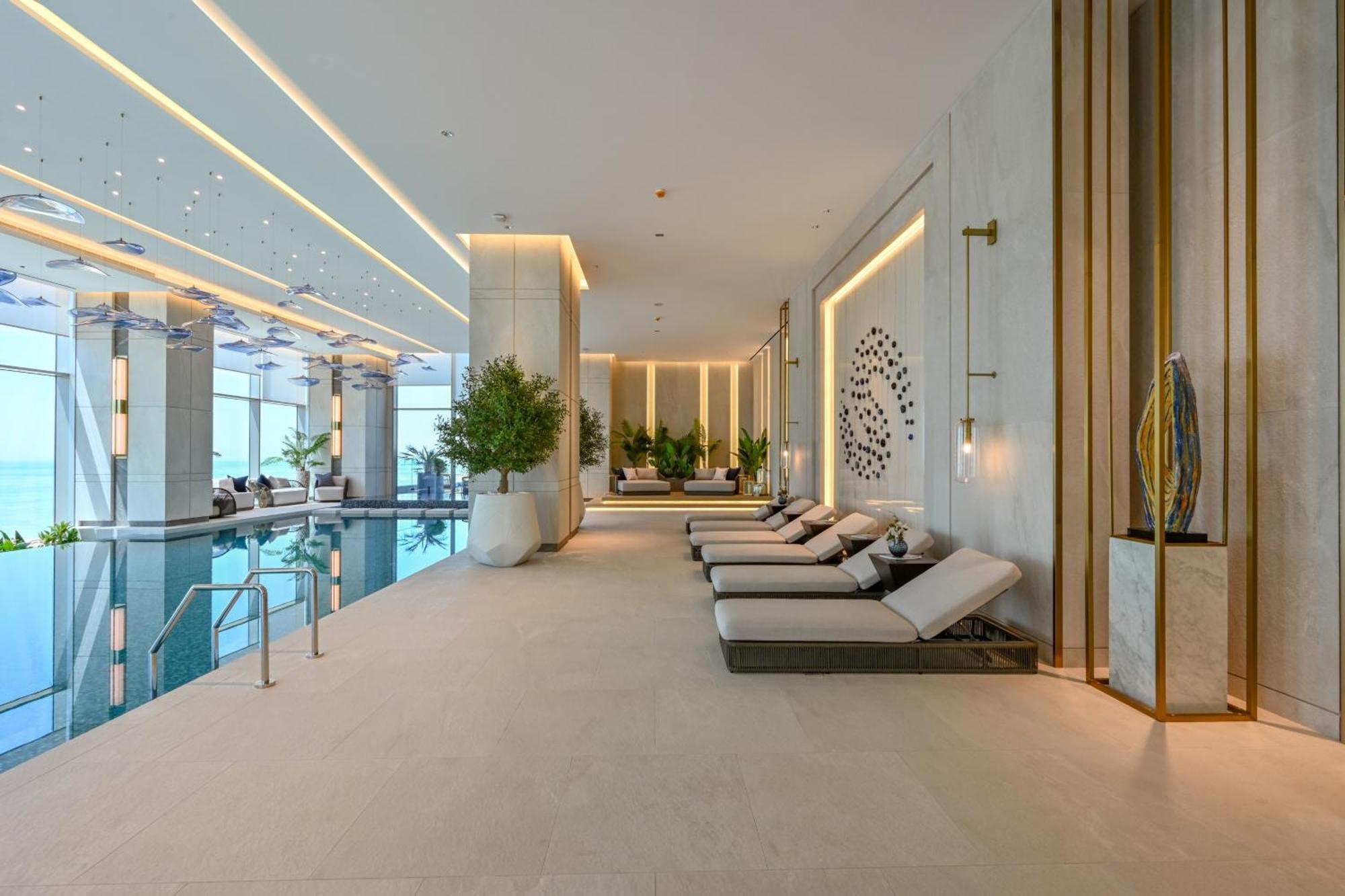 Onyx Rotana Hotel Al-Manamah Bagian luar foto The pool at the 1018
