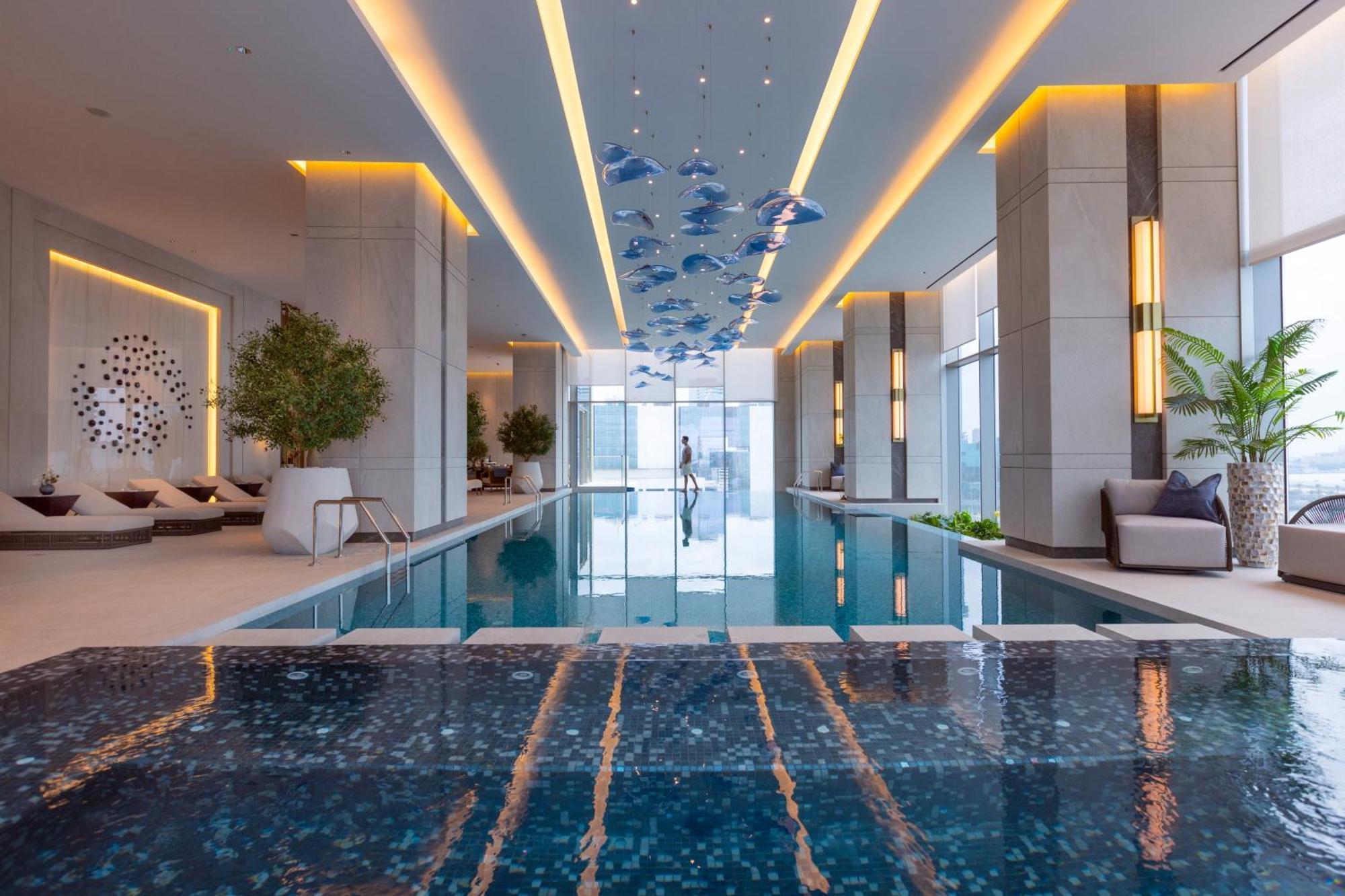 Onyx Rotana Hotel Al-Manamah Bagian luar foto The swimming pool at the Ritz-Carlton, DIFC