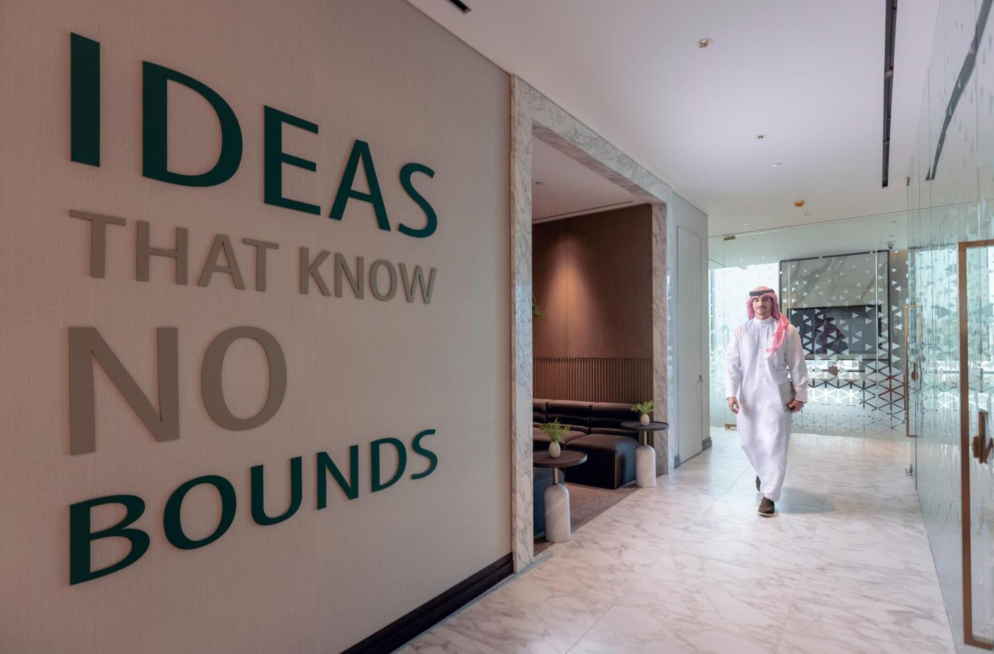 Onyx Rotana Hotel Al-Manamah Bagian luar foto The interior of the office of the Chairman of the Board