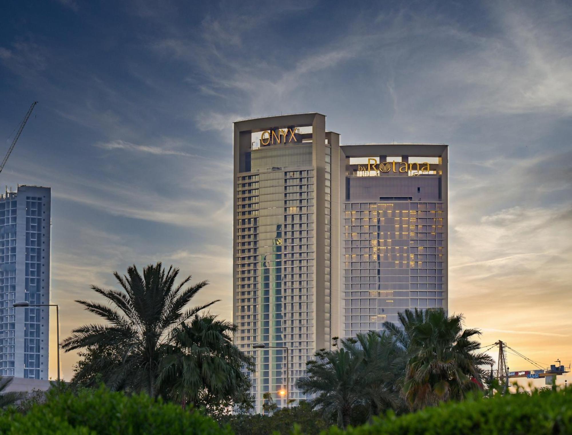 Onyx Rotana Hotel Al-Manamah Bagian luar foto The hotel in 2016